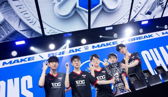 队在排兵布 队在排兵布